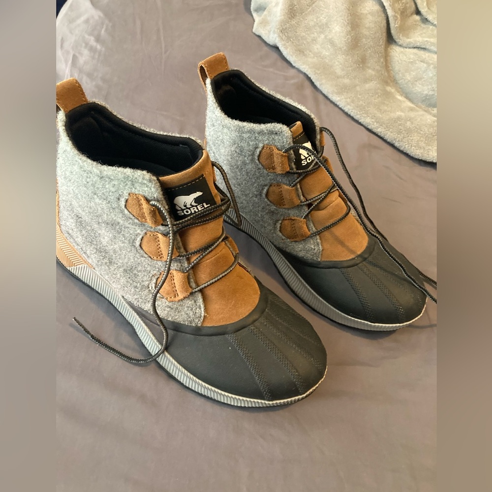 Sorel Gray Wool & Brown Suede Waterproof Duck Boots size 11